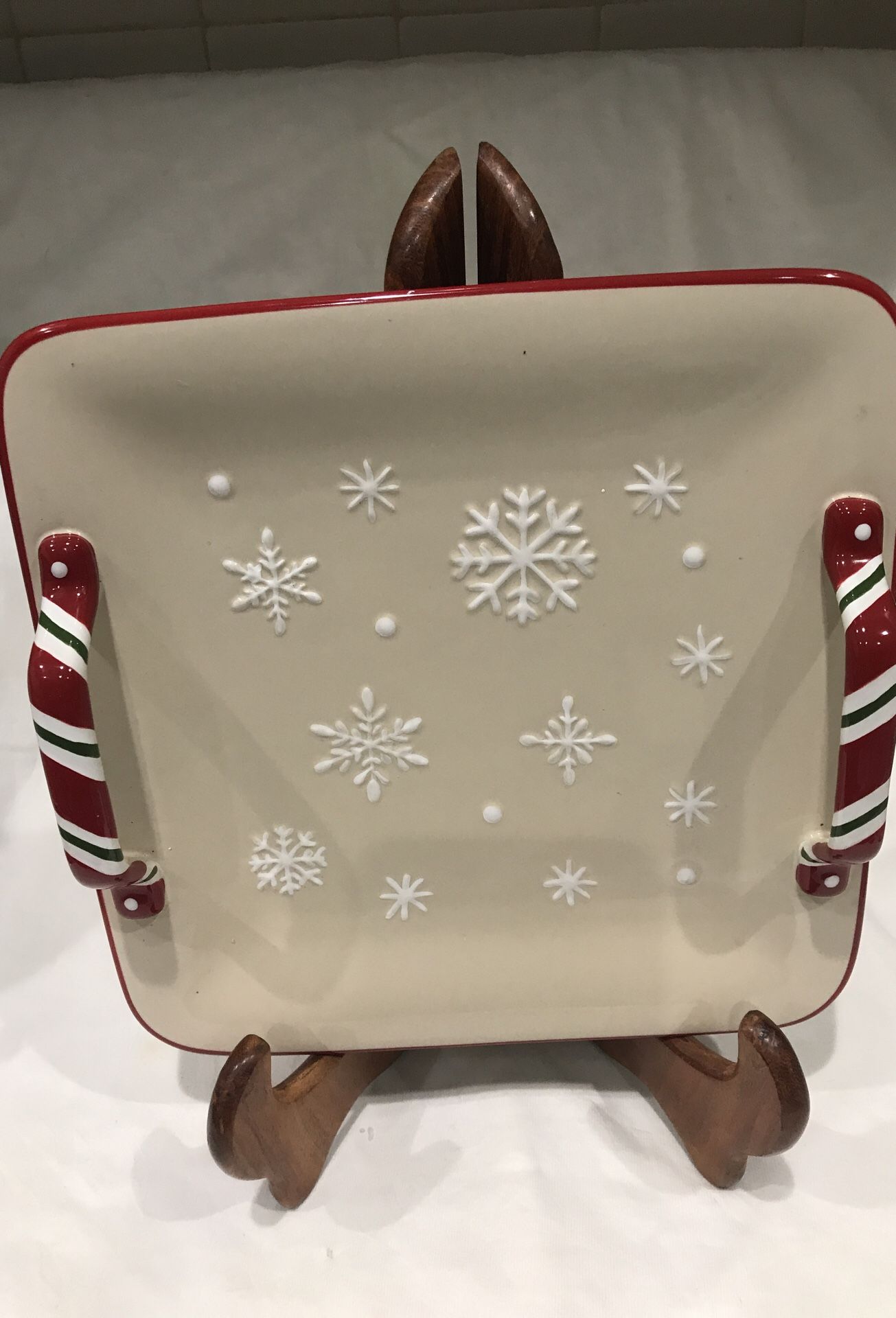 Longaberger snowflake cookie platter with handles Christmas