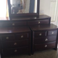 Wood Dresser And 2 Nightstand 