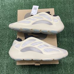 DS Adidas Yeezy 700 Azael size 11