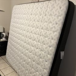 King Size Mattress And Box Spring 