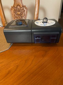 Sleep machine with humidifier