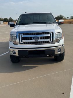 2013 Ford F150, 4 x 4 lariat