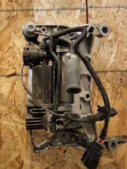 VW Touareg 7L Porsche Cayenne Air Suspension Compressor OEM 7l0616006