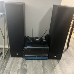 Horn with amplifier all for a DJ