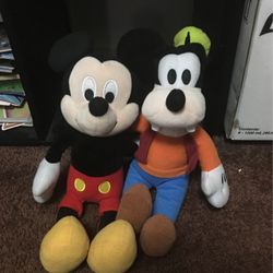 Mickey Mouse and Goofy plushie set