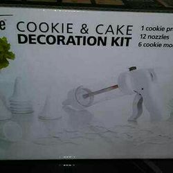 Cookie & Cake Decorating Kit~ Brand new in box