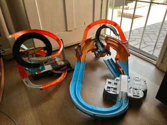 Hot wheels tracks