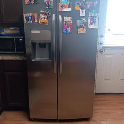 Refrigerator 