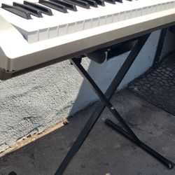 Casio Keyboard WK 200 / Teclado 