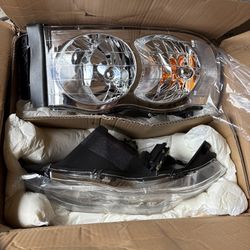 Pair Headlights Compatible with 02-05 Dodge Ram 1500 / 2500 / 3500, Left & Right, Chrome Housing Clear Corner