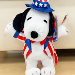 2022 Peanuts Snoopy Animated July 4th Plush. He plays Yankee Doodle