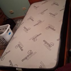 Twin Bed With Bed Frame 