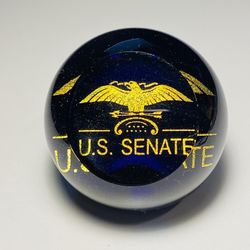 Beautiful  RARE Glass Eye Studio. Glass 2016 U.S. Senate Paperweight 
