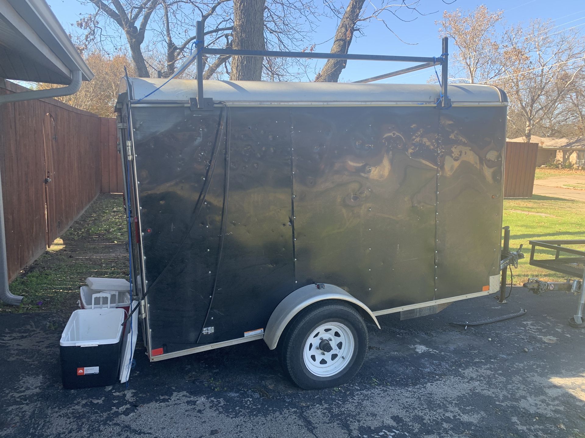 Enclosed trailer