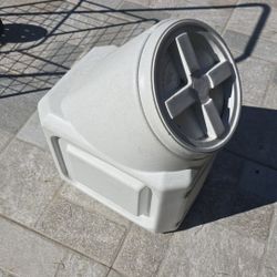 Stockable Dog Cat Dry Food Storage Container 