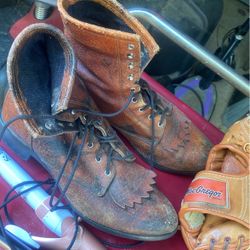Ariat Boots Size8 50 Dollars Glove 25 Dollars 