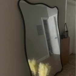 **✨ Stunning Large Black-Framed Mirror 48”* 74” – Like New! ✨**  