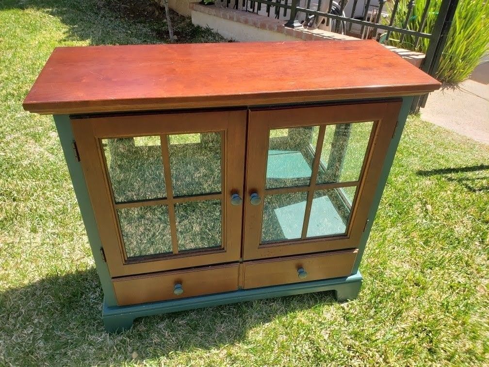 Display Cabinet With Light