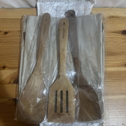 Wood Kitchen Utensils Set with Kitchen Cooking Apron Brand New $20 Meet Up In Irving @dfwgoods
