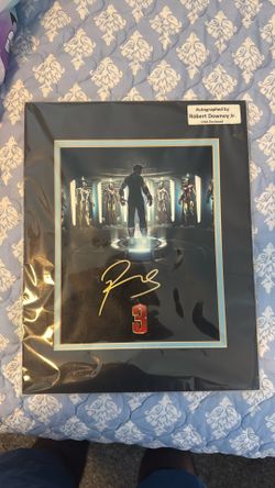 Robert Downey Jr Autograph