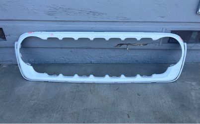 2024-2025-2026 Jeep Wrangler Gladiator Grille Molding Insert Oem