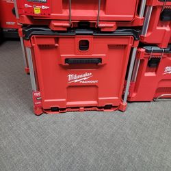 MILWAUKEE PACKOUT BASE WITH PULL OUT STORAGE DRAWER 