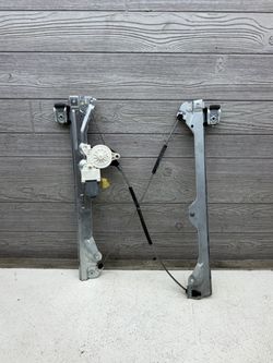2007-2013 Chevy Silverado / GMC Sierra CREW CAB right rear passenger side rear door window regulator motor OEM