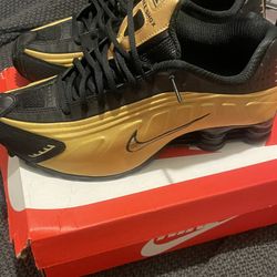 Nike Shock R4s SIZE 9 