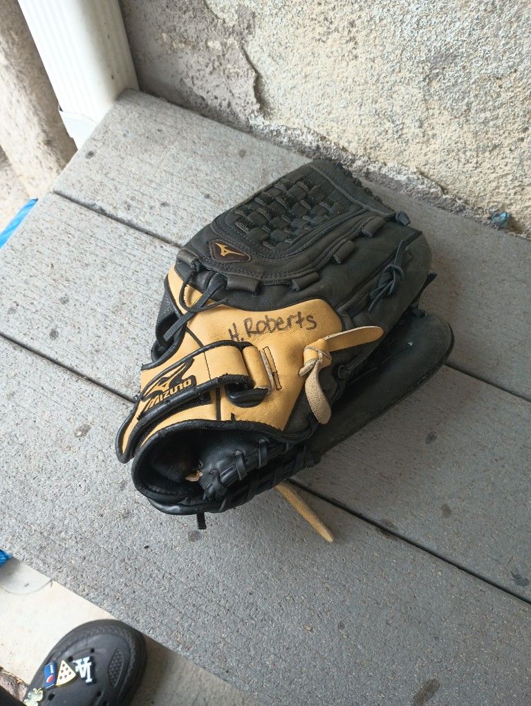 Mizuno Softball Glove