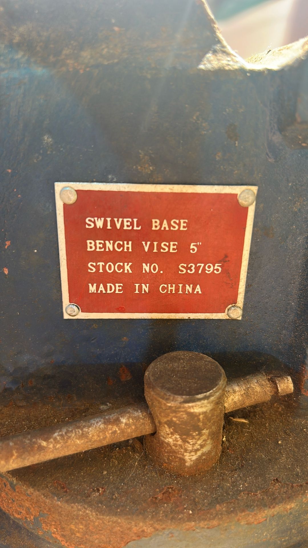 VINTAGE BLUE SWORDFISH BRAND BENCH VISE Opens 9” 80$ OBO