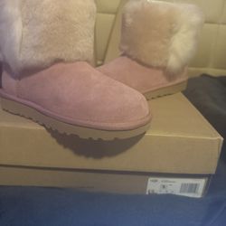 Ugg Botas.  Size. #.  5. $70