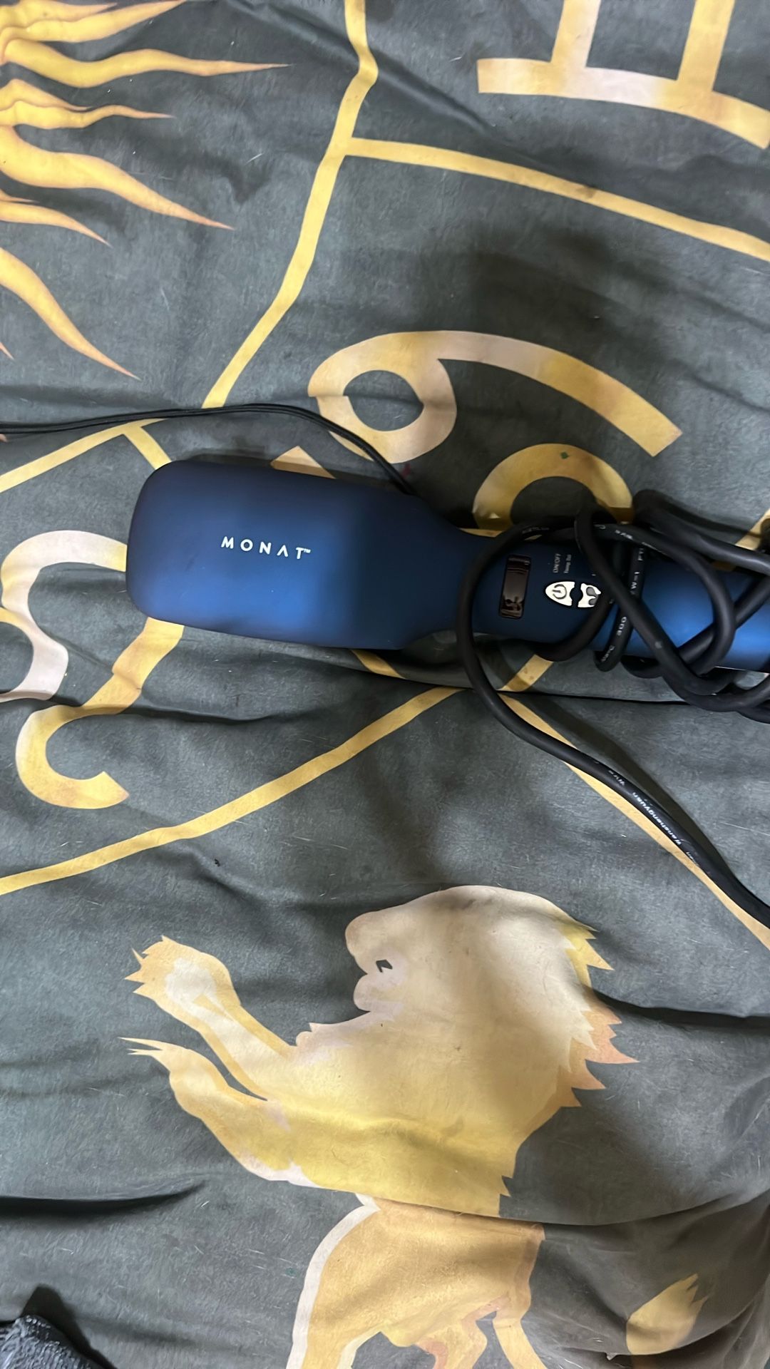 Monat Hair Brush Straightener
