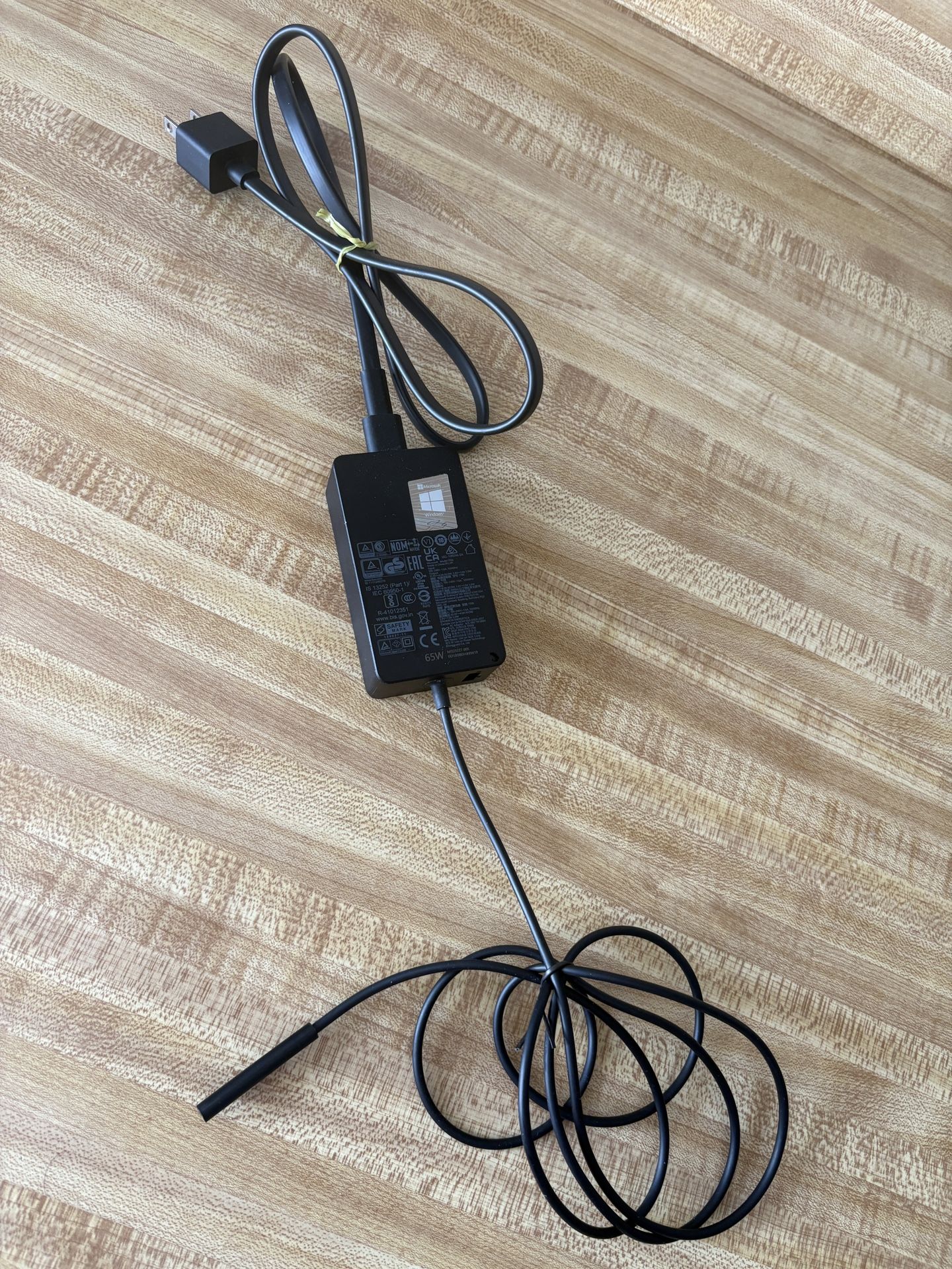 Microsoft Surface Pro 65W AC Adapter M1123227-005