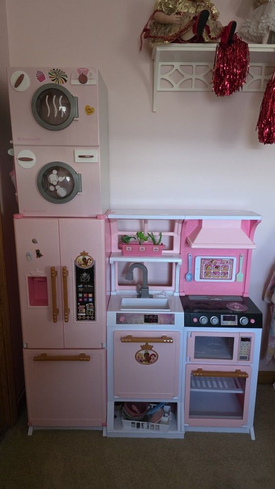 Fully Toy Kitchen Set. Excellent Condition