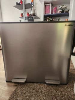 Lovewind dual-compartment kitchen trash can