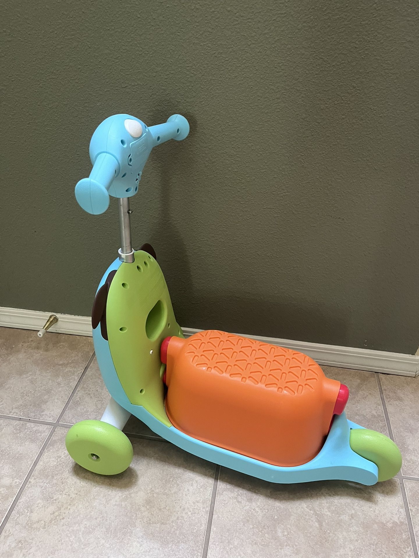 Skip hop Zoo 3-In-1 Ride-On Toy