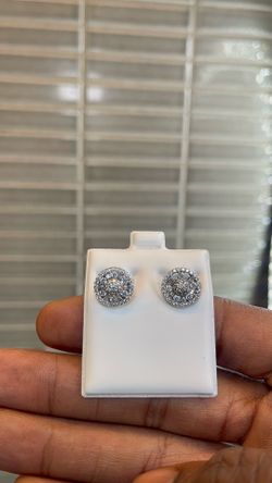 14k Gold Round White Diamond Cluster Stud earrings