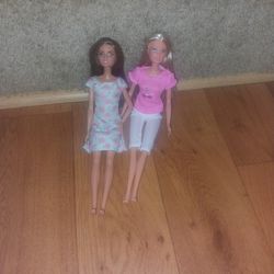 2 Dolls