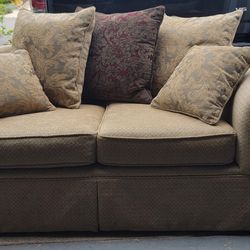 Amazing Love Seat Couch (GREAT CONDITION) OBO