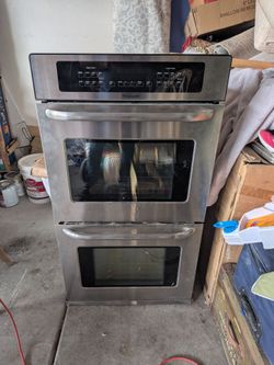 Frigidaire 30-inch Electric Built-In Double Wall Oven in stainless steel