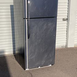 Frigidaire top bottom refrigerator in good condition clean and nice W30-D31-H68