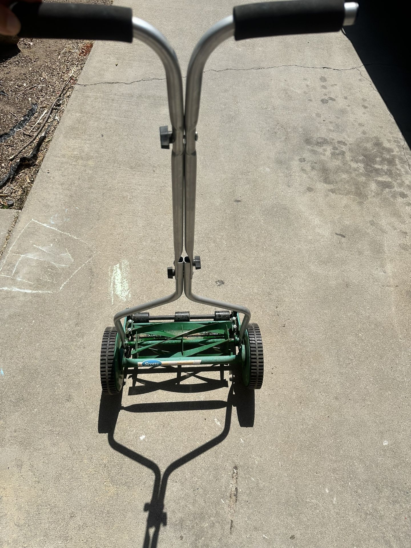 Scott’s 16in Manual Mower