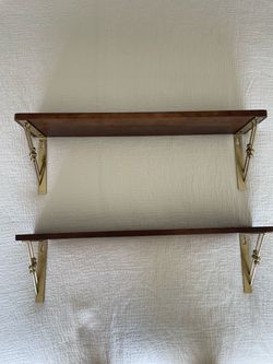 Floating wall shelves