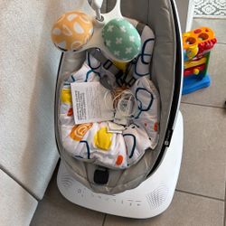 4Moms MamaRoo Multi-Motion Baby Swing, Bluetooth Enabled with 5 Unique Motions  