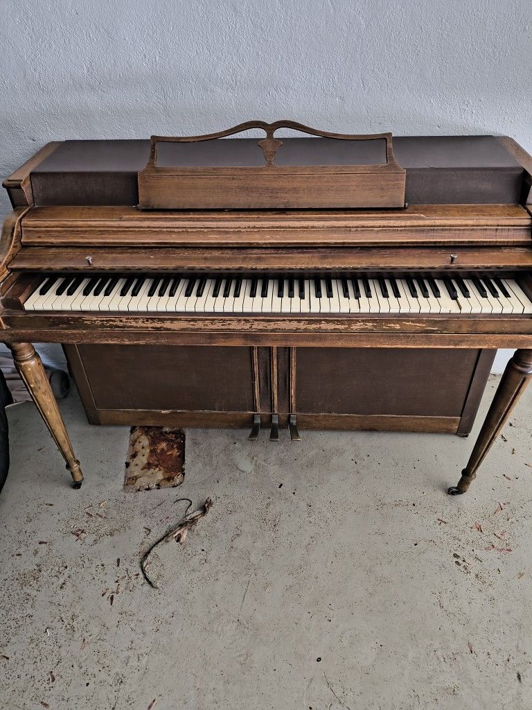 Antique Piano