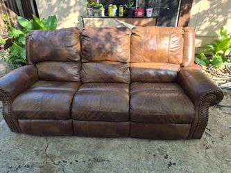 Electric reclining couch
