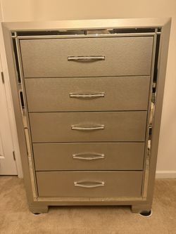 Mirrored 5 Drawer Dresser