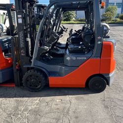 Toyota 8fgcu25 5000 Pound Warehouse Lift