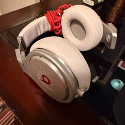 Beats Pro Over-Ear Headphones (White)