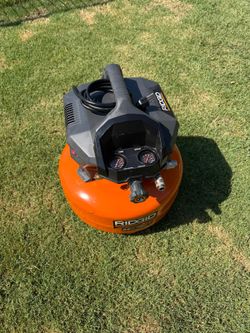 RIDGID
6 Gal. 150 PSI Portable Electric Oil-Free Jobsite Pancake Air Compressor with Dual Pressure Gauges and 2-Quick Couplers
